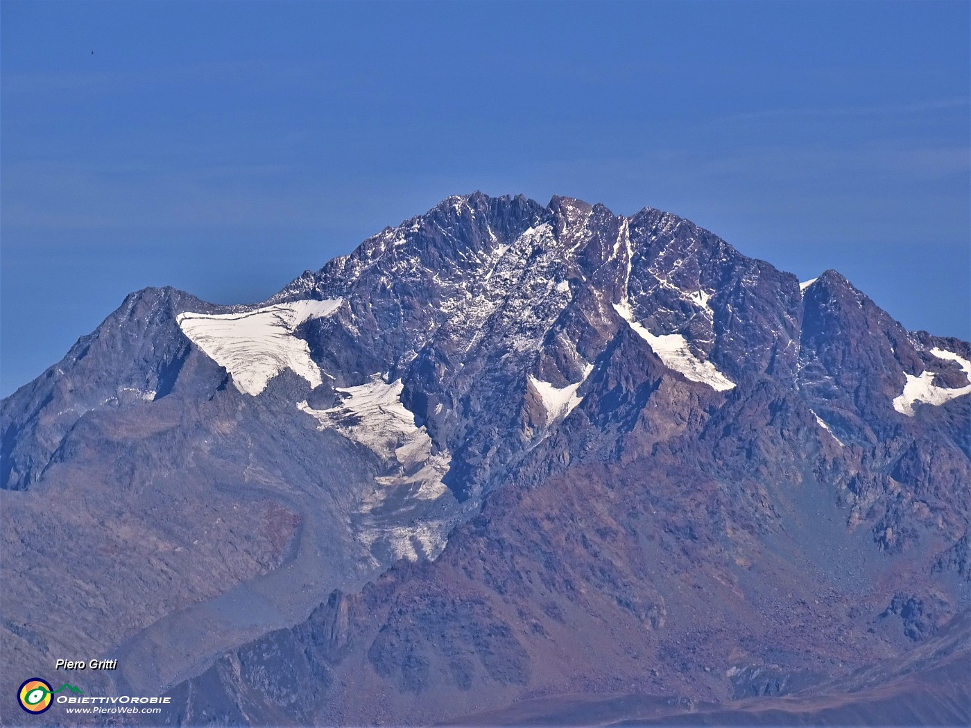 42 Zoom verso il Monte Disgrazia (3678 m).JPG